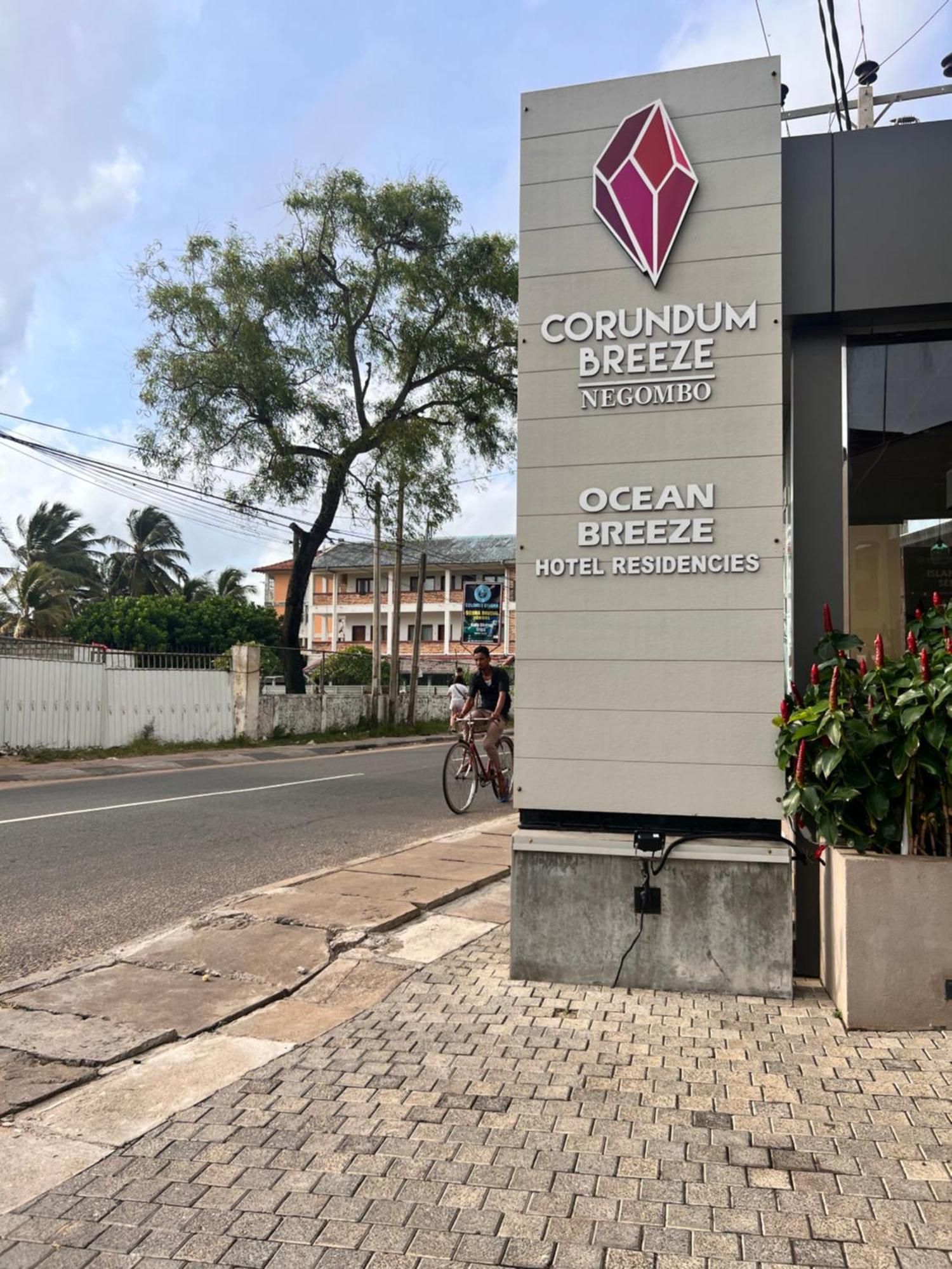 Ocean Breeze Negombo- Tidesend Luxury Beach Apartments Exterior foto